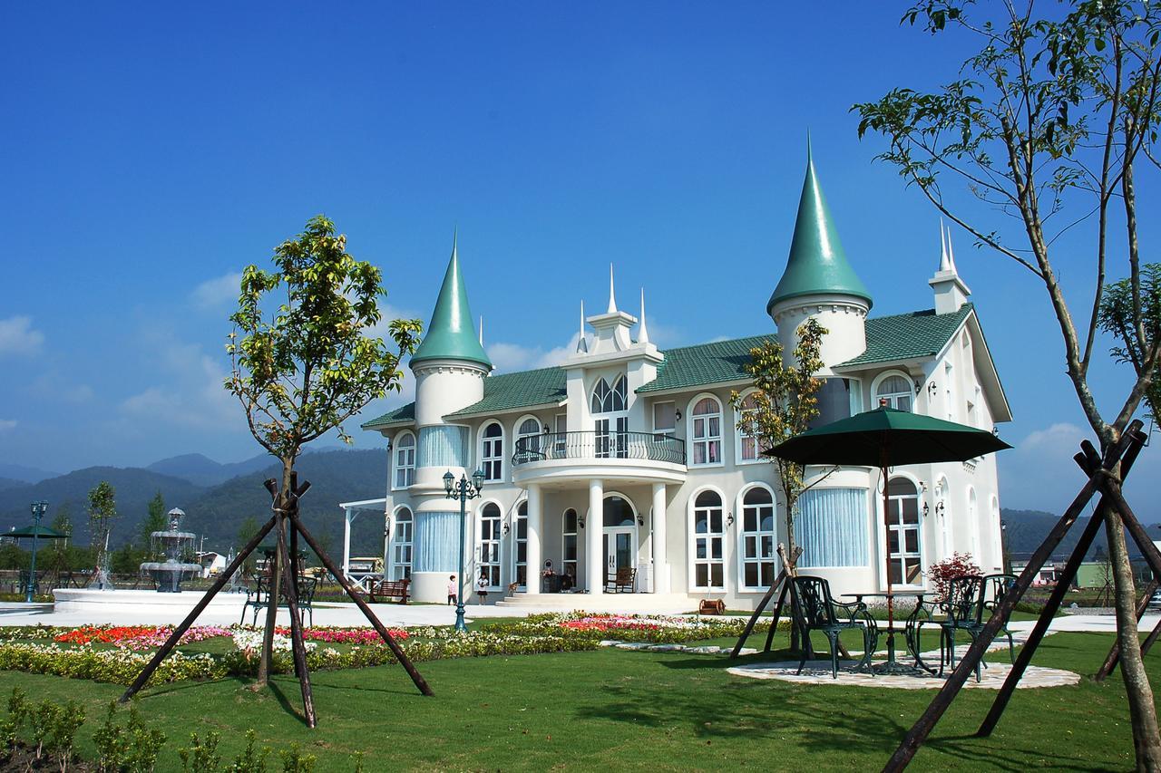 Sigma Castle Apartment Yilan Exterior photo